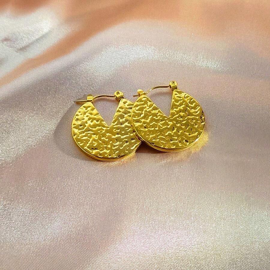 Textured gold earrings, yellow gold-plated, hypoallergenic, anti-tarnish, elegant and timeless fashion jewelry