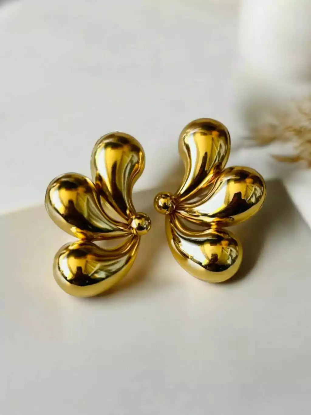 Eclipse Petal Earrings – elegant yellow gold petal design, trendy and affordable, anti-tarnish, hypoallergenic.