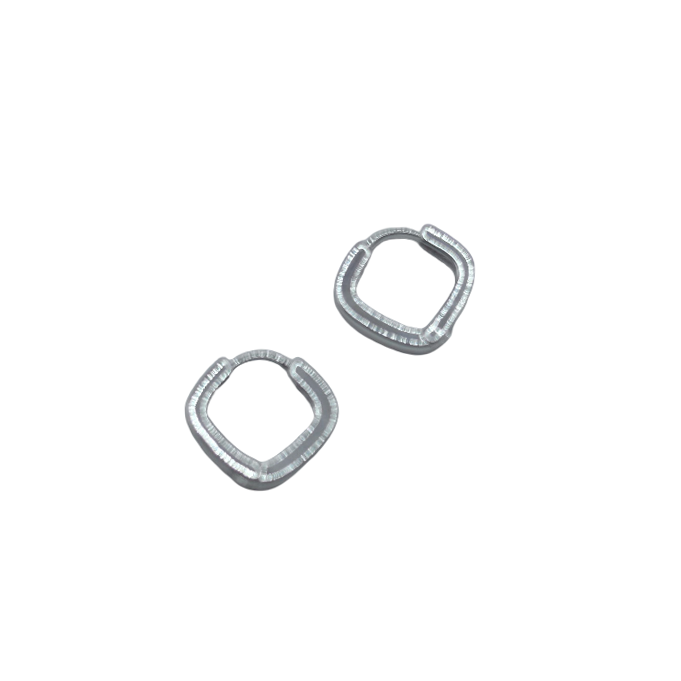 Minimalist women’s silver hoops – lightweight earrings with rhodium shine.
