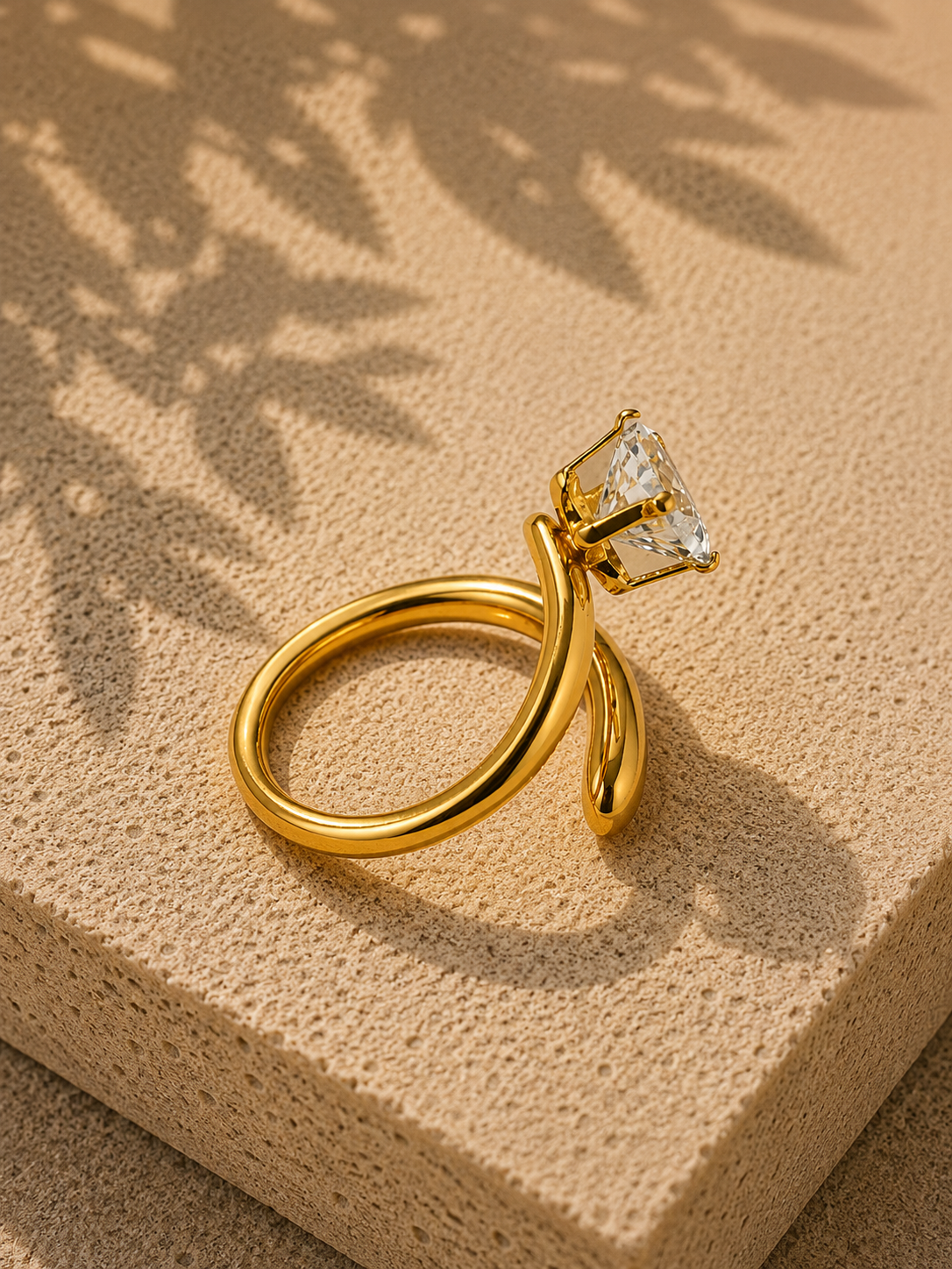 Twirl Glow Solitaire Ring