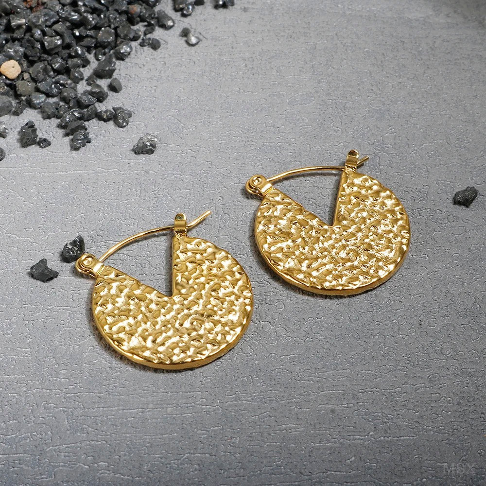 Textured gold earrings, yellow gold-plated, hypoallergenic, anti-tarnish, elegant and timeless fashion jewelry