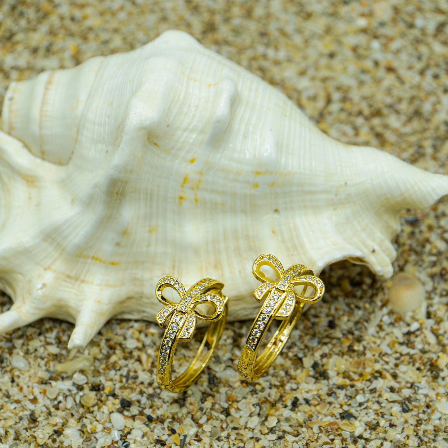 Bow hoop earrings, yellow gold-plated, hypoallergenic, anti-tarnish, elegant and timeless fashion jewelry