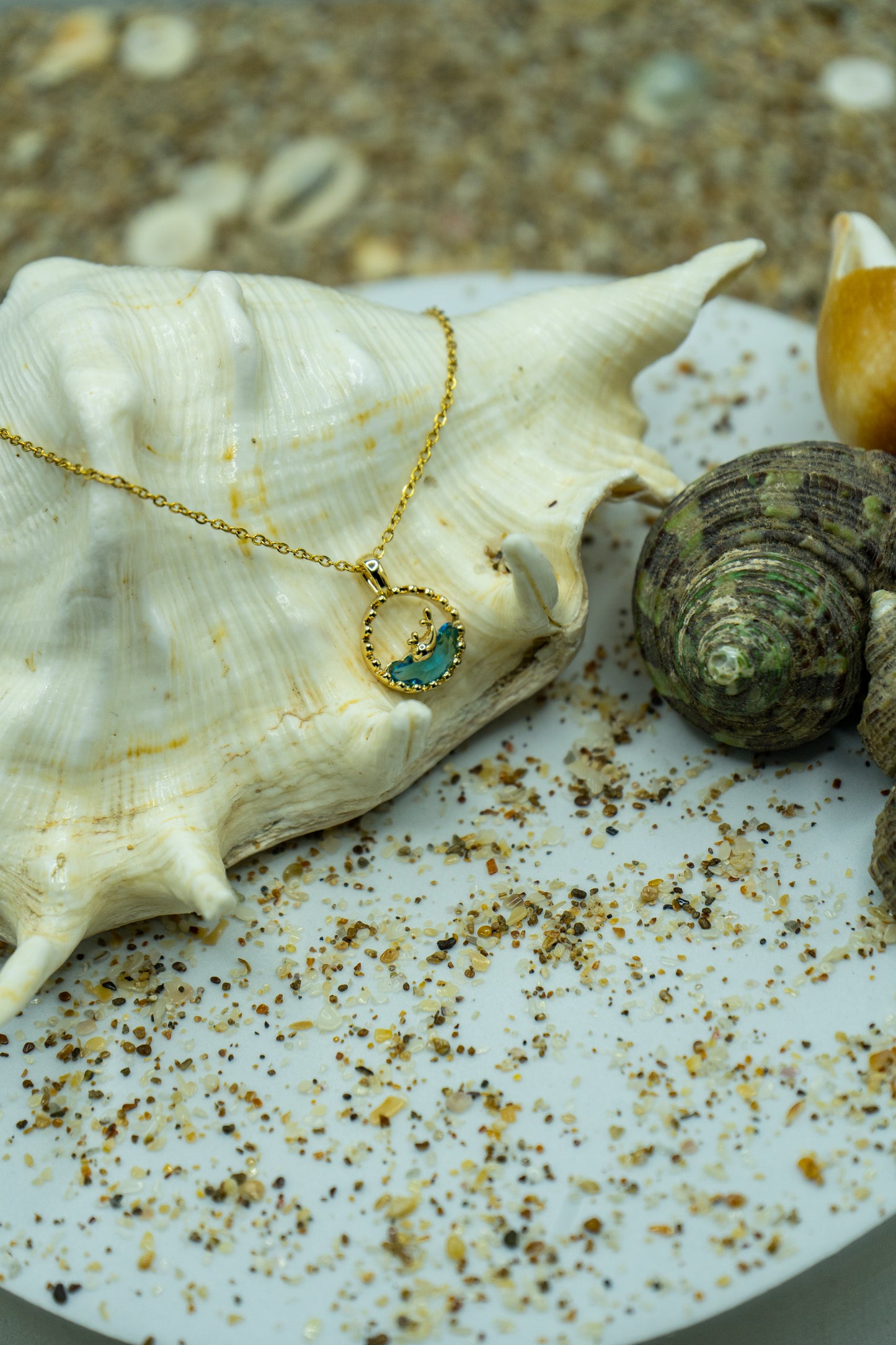 Elegant dolphin charm necklace, yellow gold-plated, hypoallergenic, anti-tarnish, perfect gift for ocean lovers