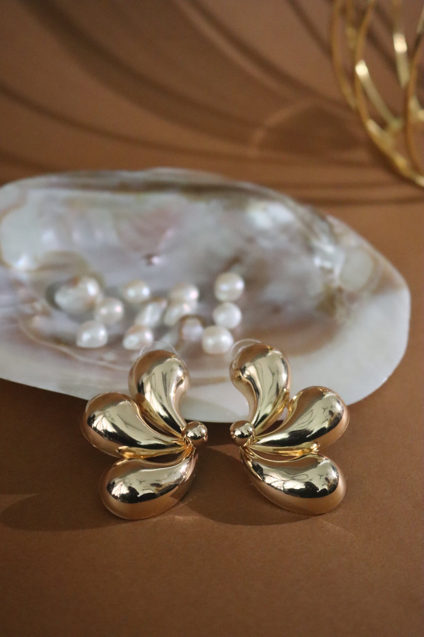 Eclipse Petal Earrings – elegant yellow gold petal design, trendy and affordable, anti-tarnish, hypoallergenic.