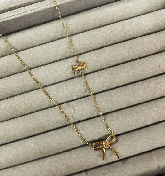 Double Bow Necklace in yellow gold plating – Peppy Pink