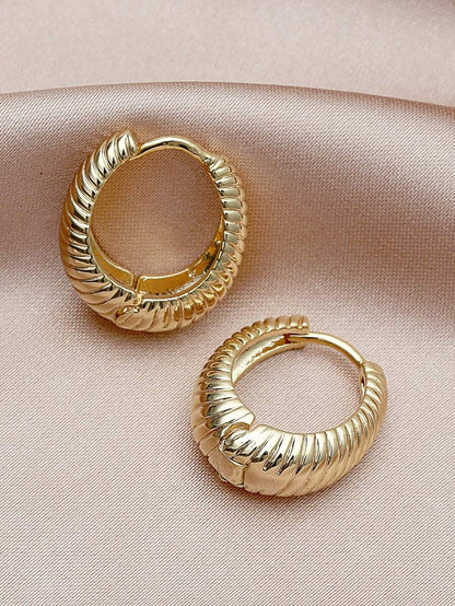 Ribbed hoops with modern texture, perfect statement earrings - Peppy Pink 

