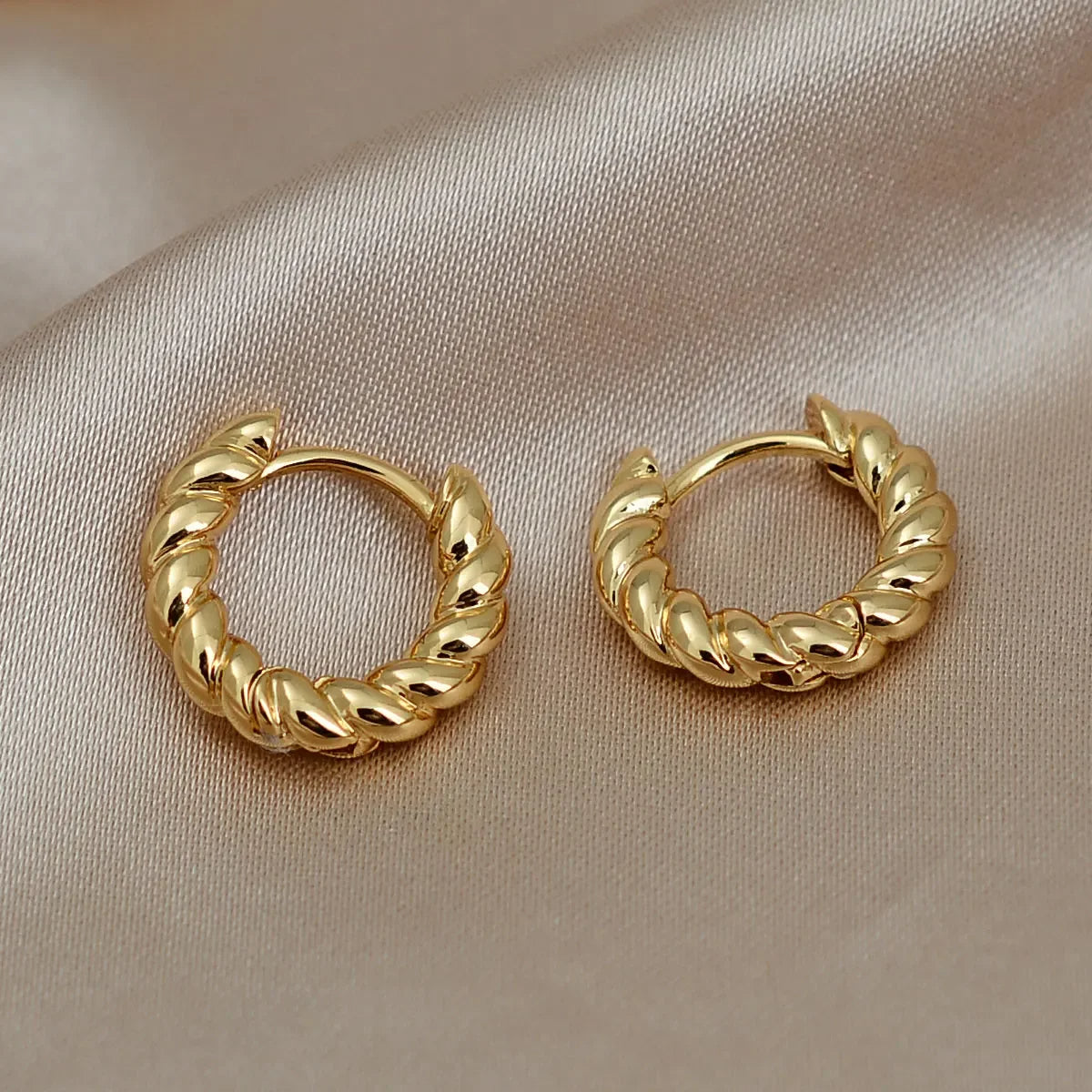 Braided Hoop Earrings in rose gold plating – Peppy Pink
