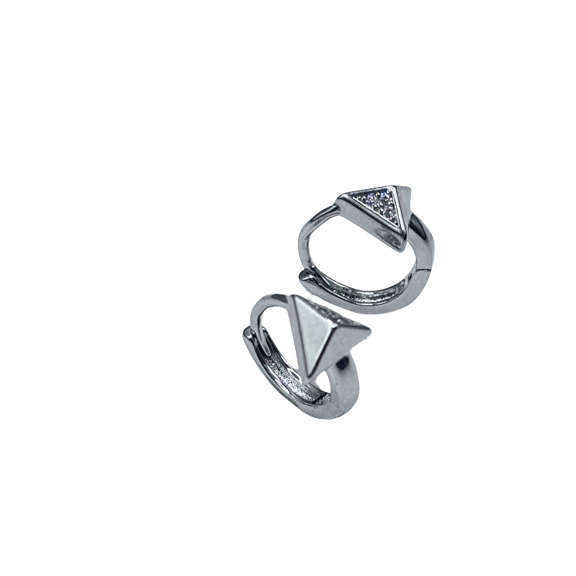 Minimal silver arrowhead earrings for women
