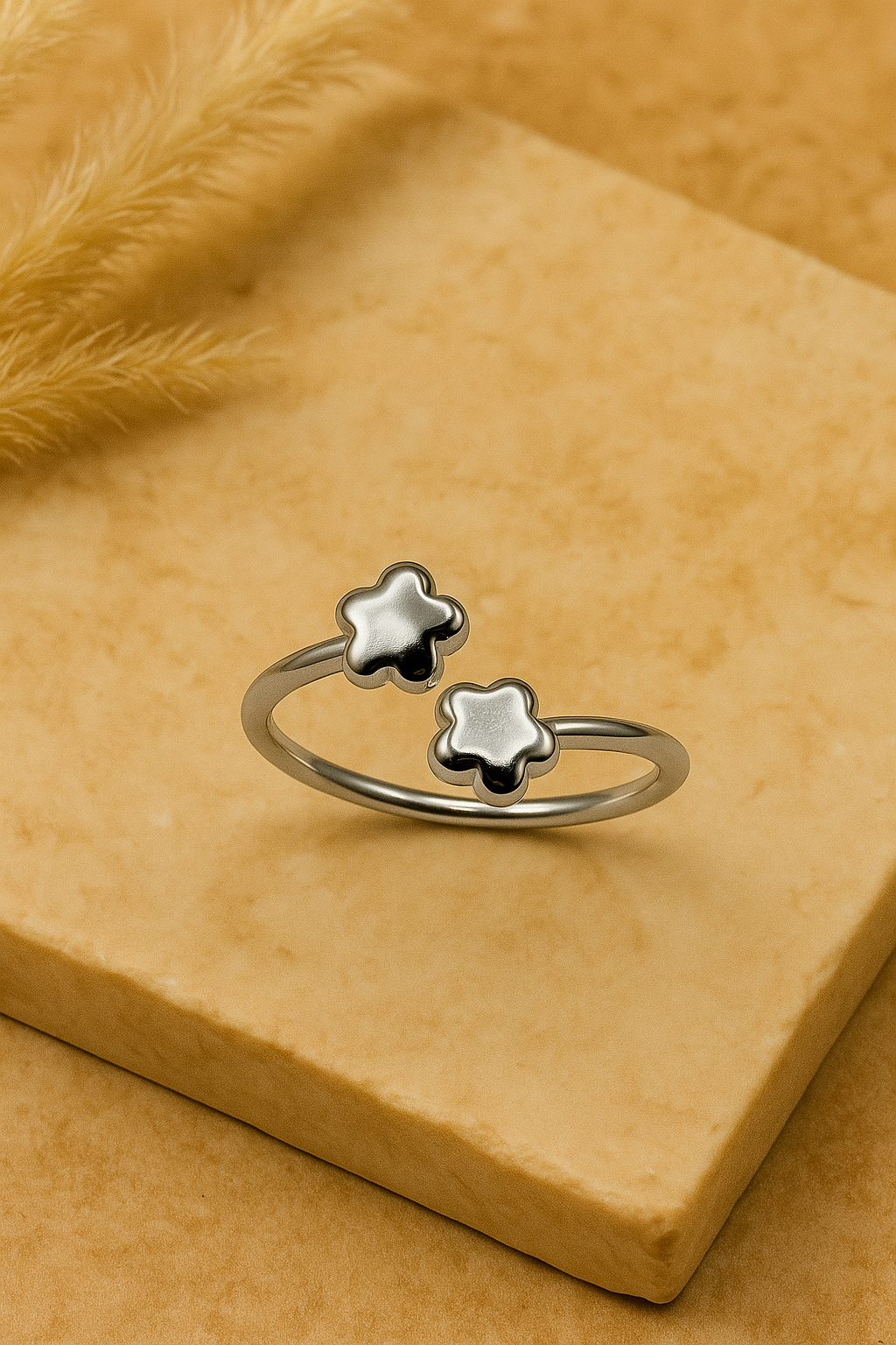 Double Clover Ring