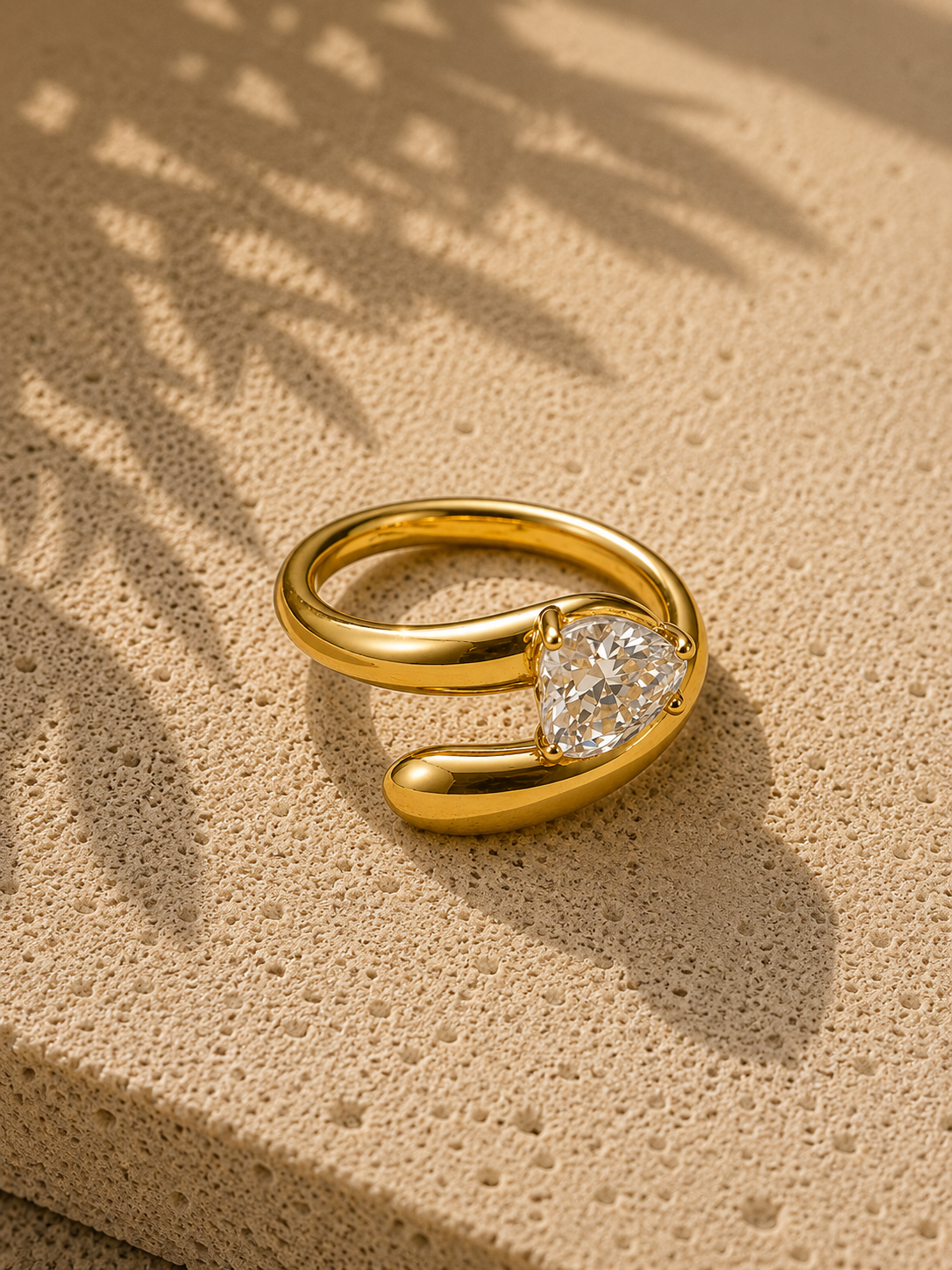 Twirl Glow Solitaire Ring