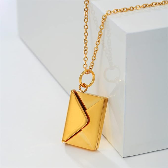 Peppy Pink gold necklace with meaningful letter pendant