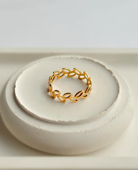 Leaf Harmony Ring – Nature-inspired gold-plated ring, anti-tarnish & hypoallergenic fashion jewelry.