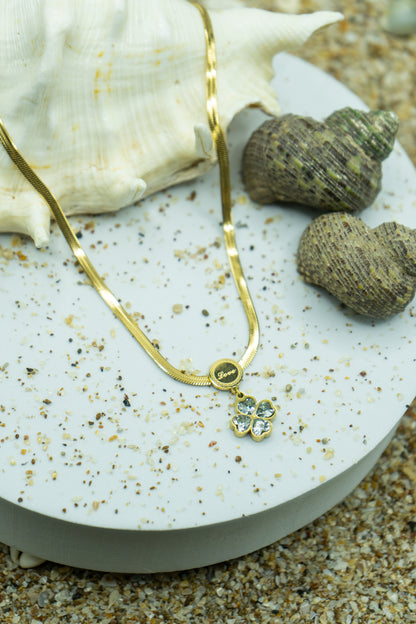 Yellow gold-plated dainty clover necklace, hypoallergenic & anti-tarnish fashion jewelry for an elegant touch.