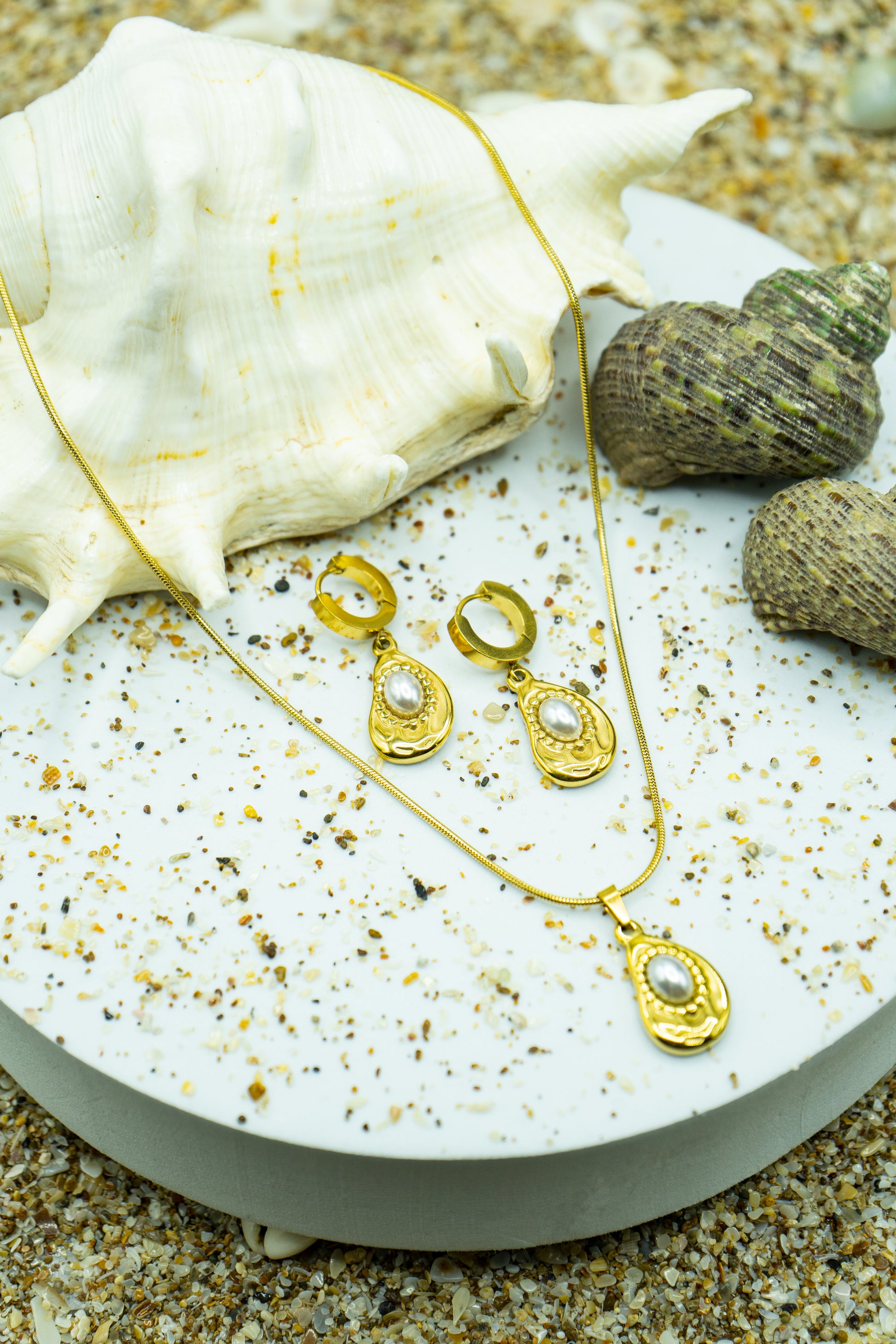 Dainty pearl jewelry set, yellow gold-plated, hypoallergenic, anti-tarnish, timeless and elegant fashion accessory