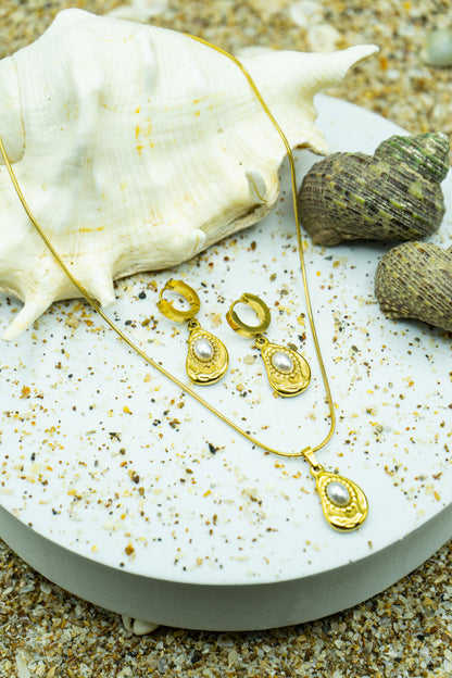 Dainty pearl jewelry set, yellow gold-plated, hypoallergenic, anti-tarnish, timeless and elegant fashion accessory