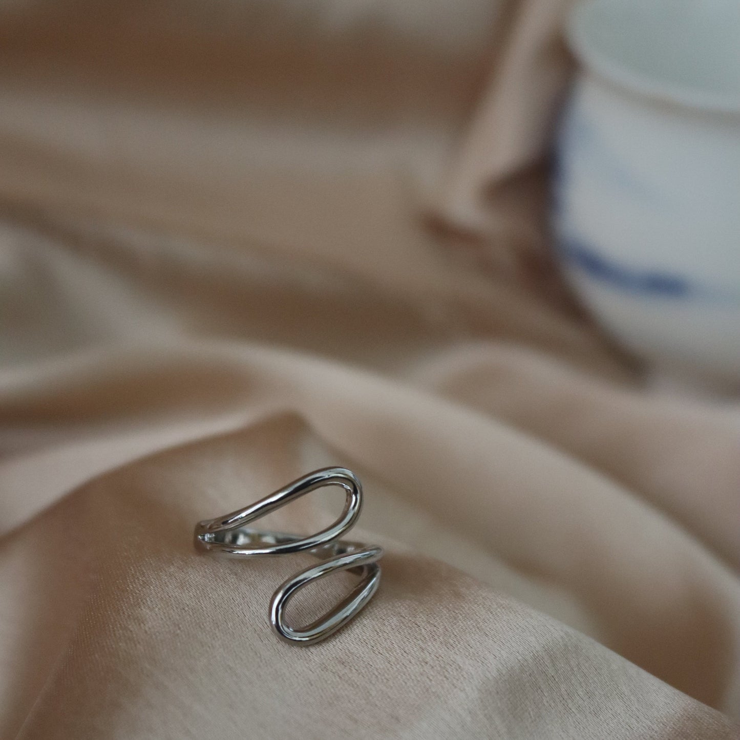 Flowing Curve Ring