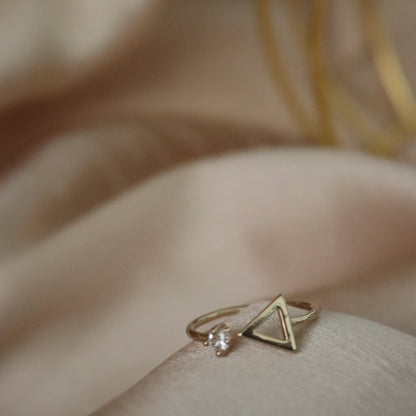 Triangular Elegance Ring