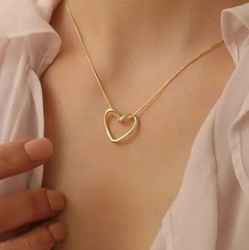 curved heart necklace in gold finish, chic and romantic - Peppy Pink 